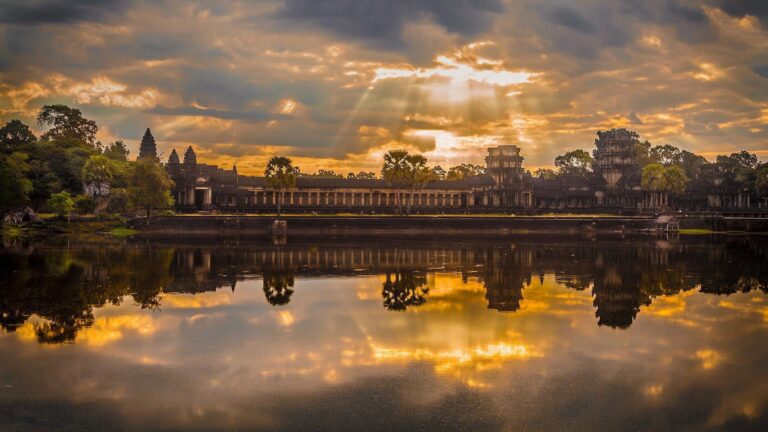 560267-dawn-temple-Cambodia-the-temple-complex-Angkor
